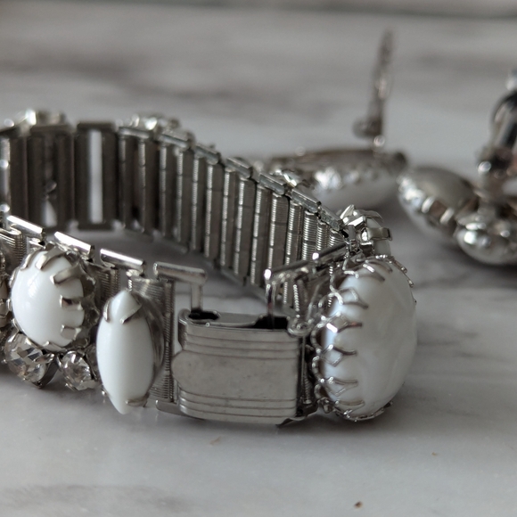 Vintage Bracelet and Earrings Set White Stones and Silver Tone - Picture 7 of 10